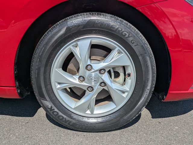 Used 2022 Hyundai Elantra SE FWD image 11