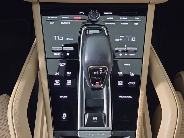 Certified 2023 Porsche Cayenne Platinum Edition image 23