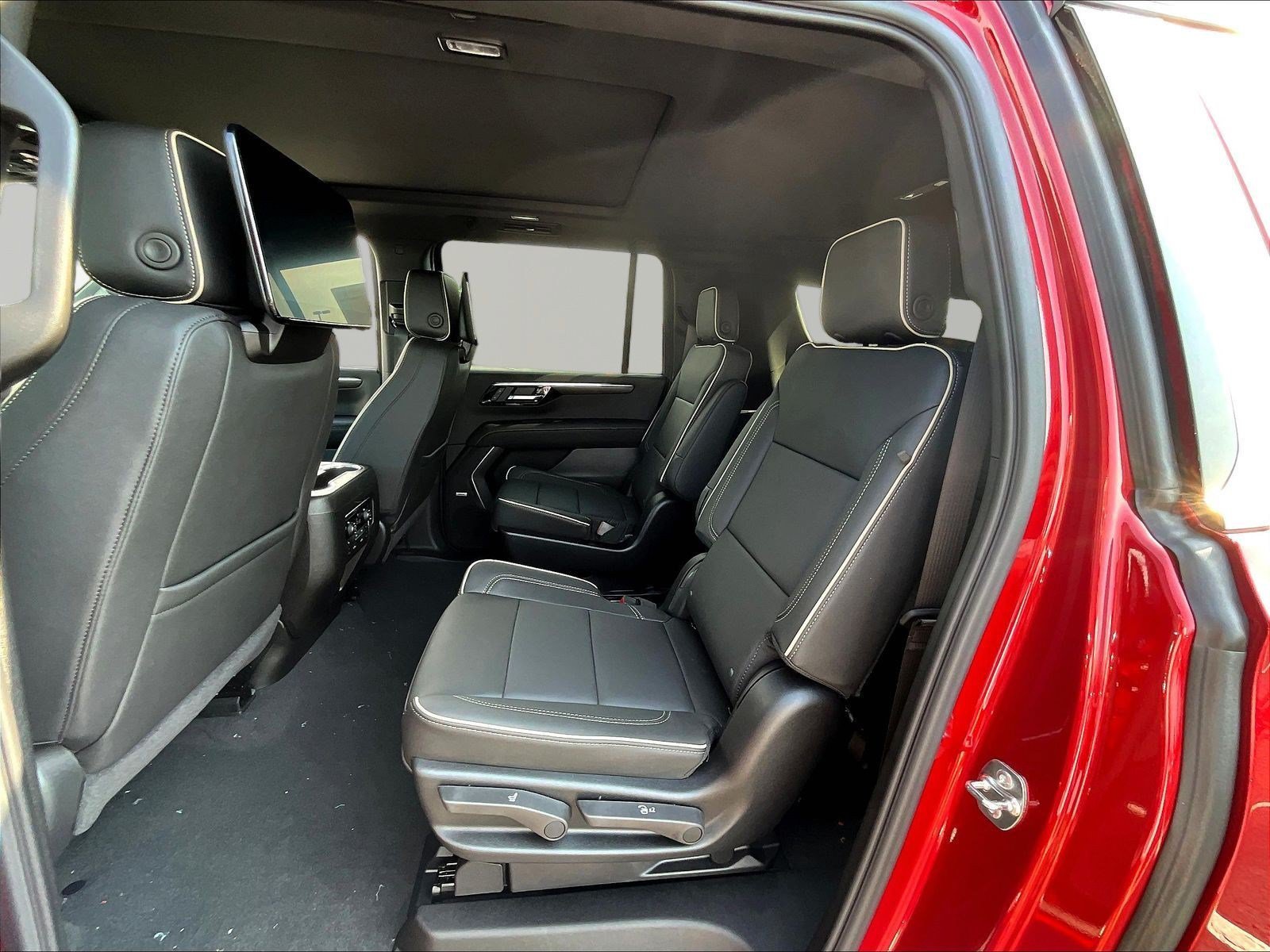 New 2026 Chevrolet Suburban Premier AWD/4WD image 18