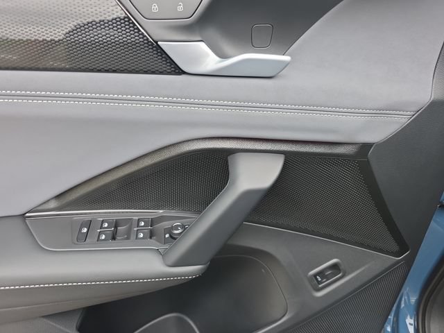 Certified 2026 Volkswagen Tiguan SE w/ Panoramic Sunroof Package AWD/4WD image 10