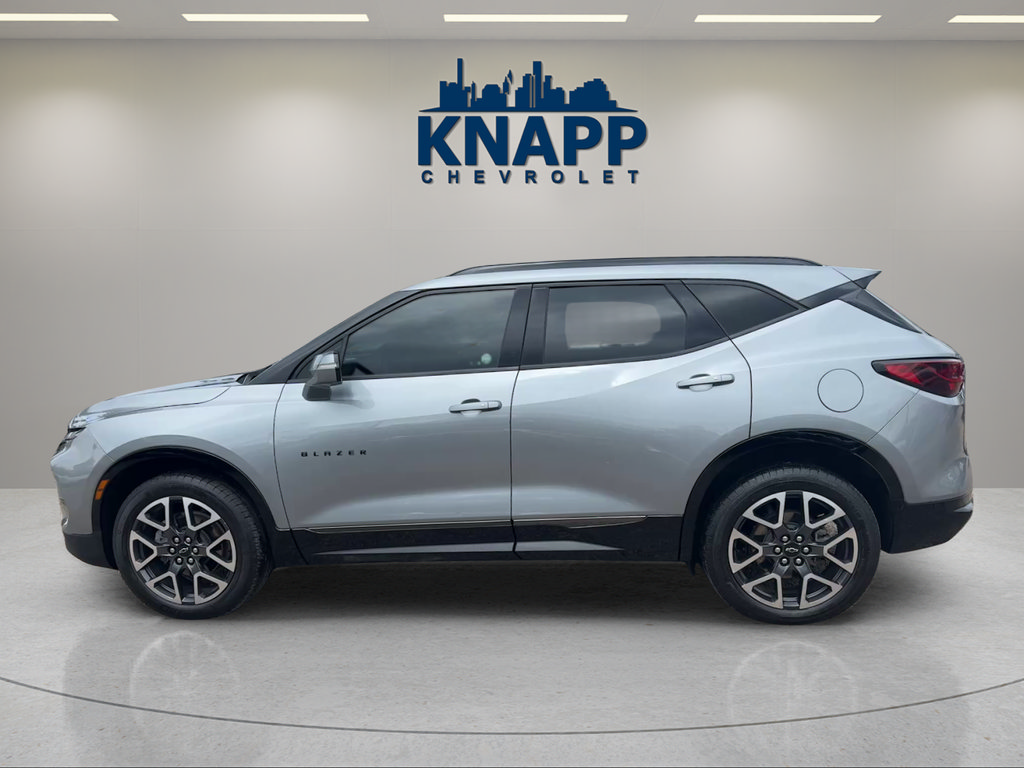 Used 2025 Chevrolet Blazer RS FWD image 2