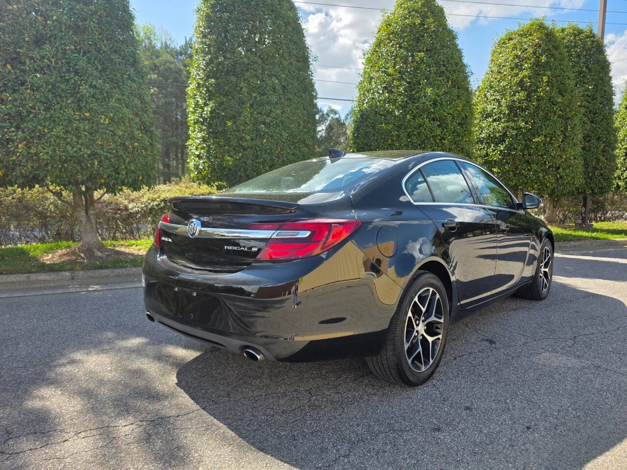 Used 2017 Buick Regal Sport Touring image 5