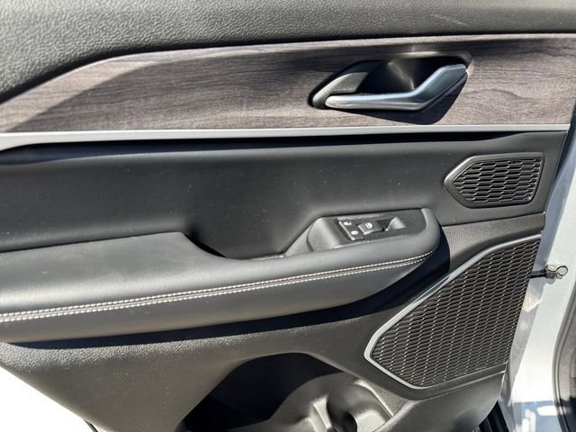 Used 2022 Jeep Grand Cherokee Limited AWD/4WD image 12