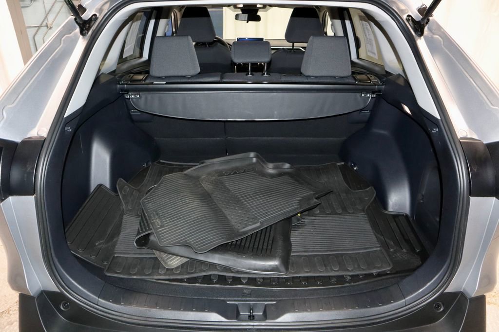 Used 2025 Toyota RAV4 XLE AWD/4WD image 13