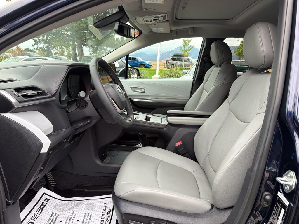 Used 2026 Toyota Sienna XLE AWD/4WD image 24