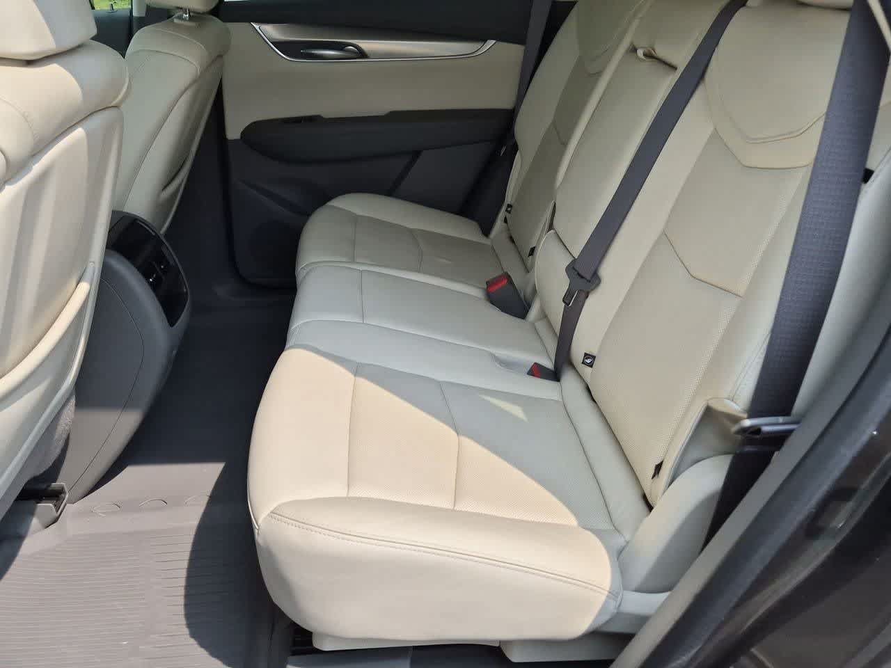 Used 2020 Cadillac XT5 Premium Luxury w/ LPO, Floor Liner Package FWD image 20