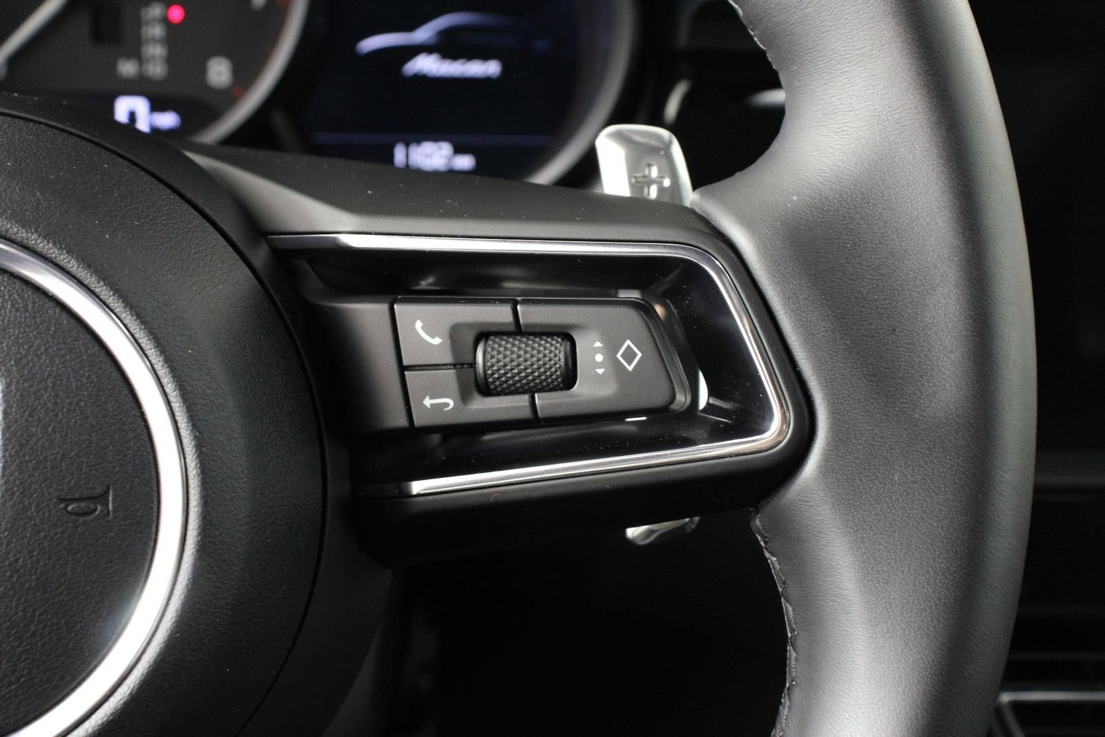 Certified 2026 Porsche Macan AWD/4WD image 15
