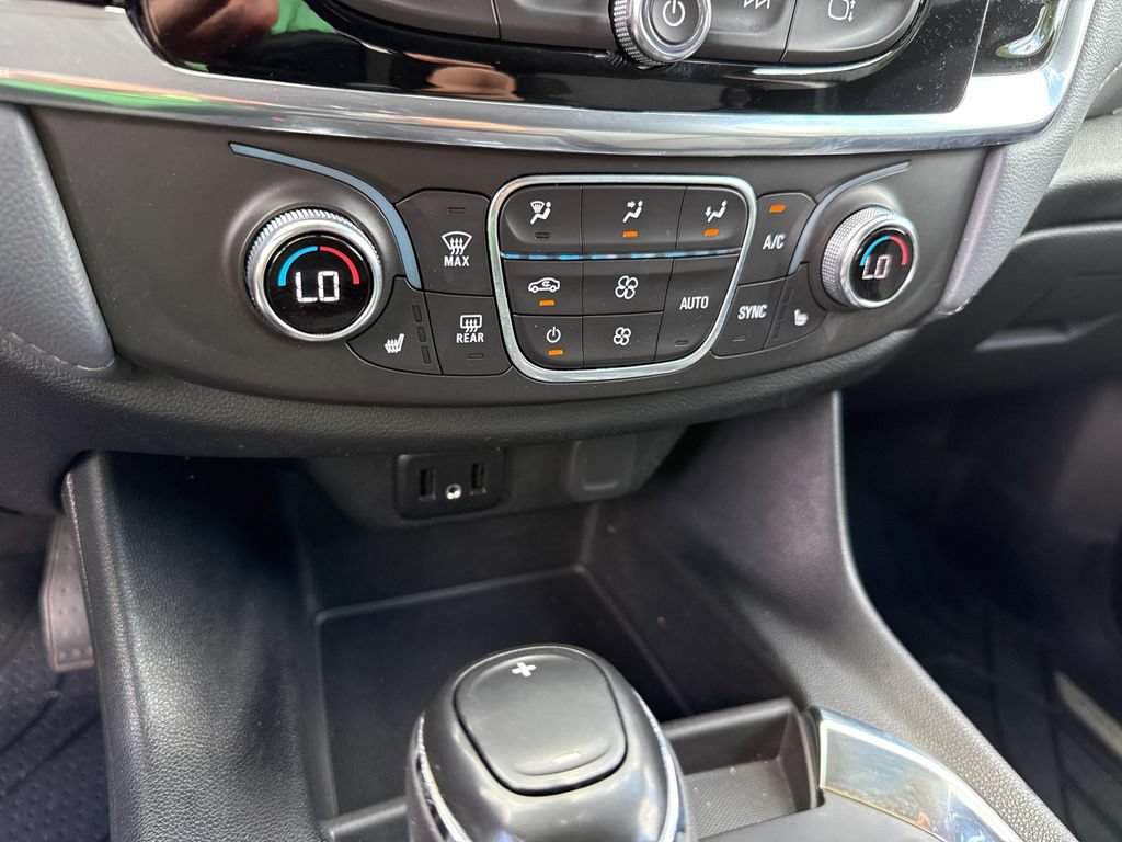 Used 2019 Chevrolet Traverse LT FWD image 30