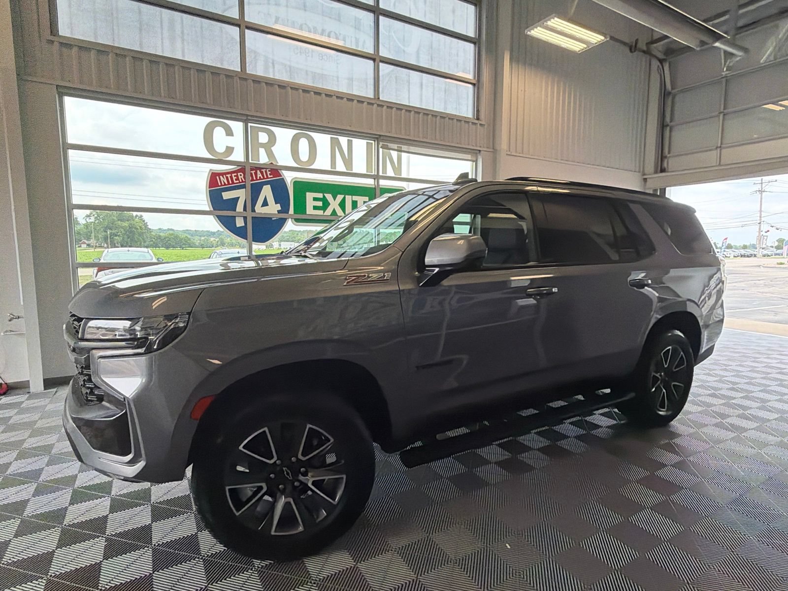 Used 2022 Chevrolet Tahoe Z71 w/ Luxury Package AWD/4WD image 5