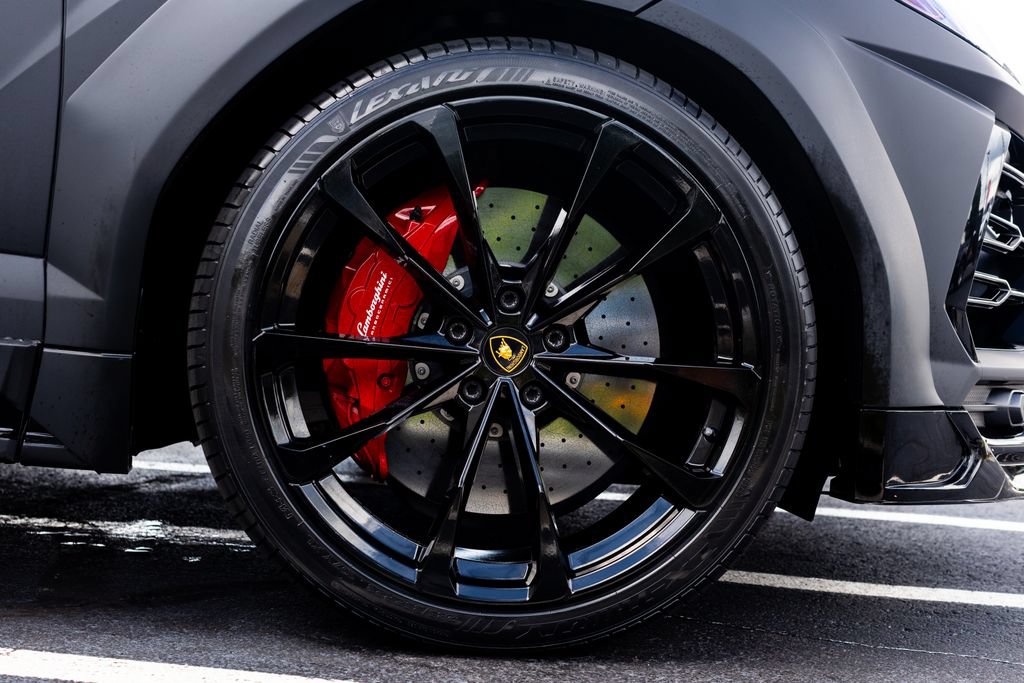 Used 2022 Lamborghini Urus AWD/4WD image 12