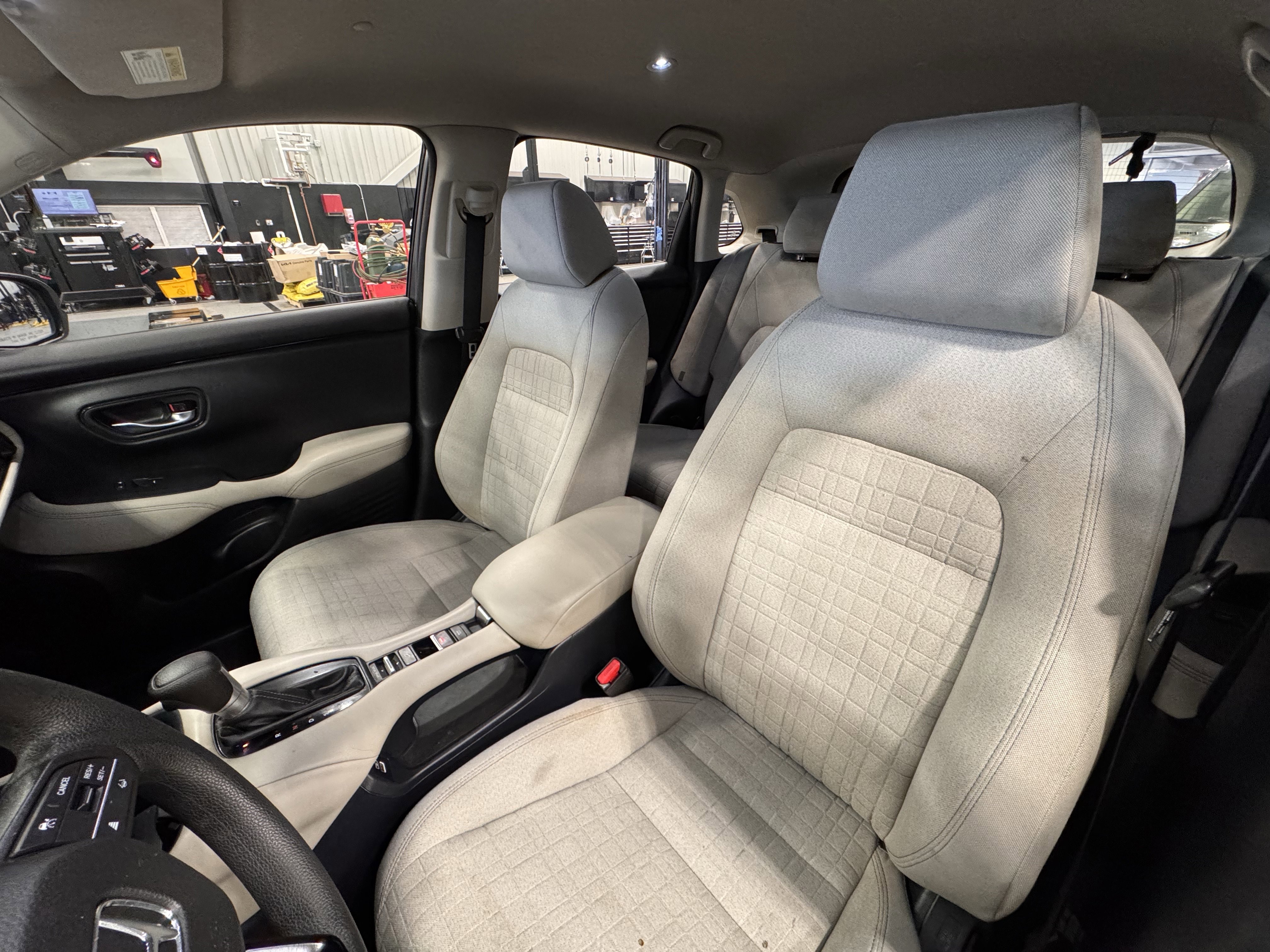 Used 2023 Honda HR-V LX image 17