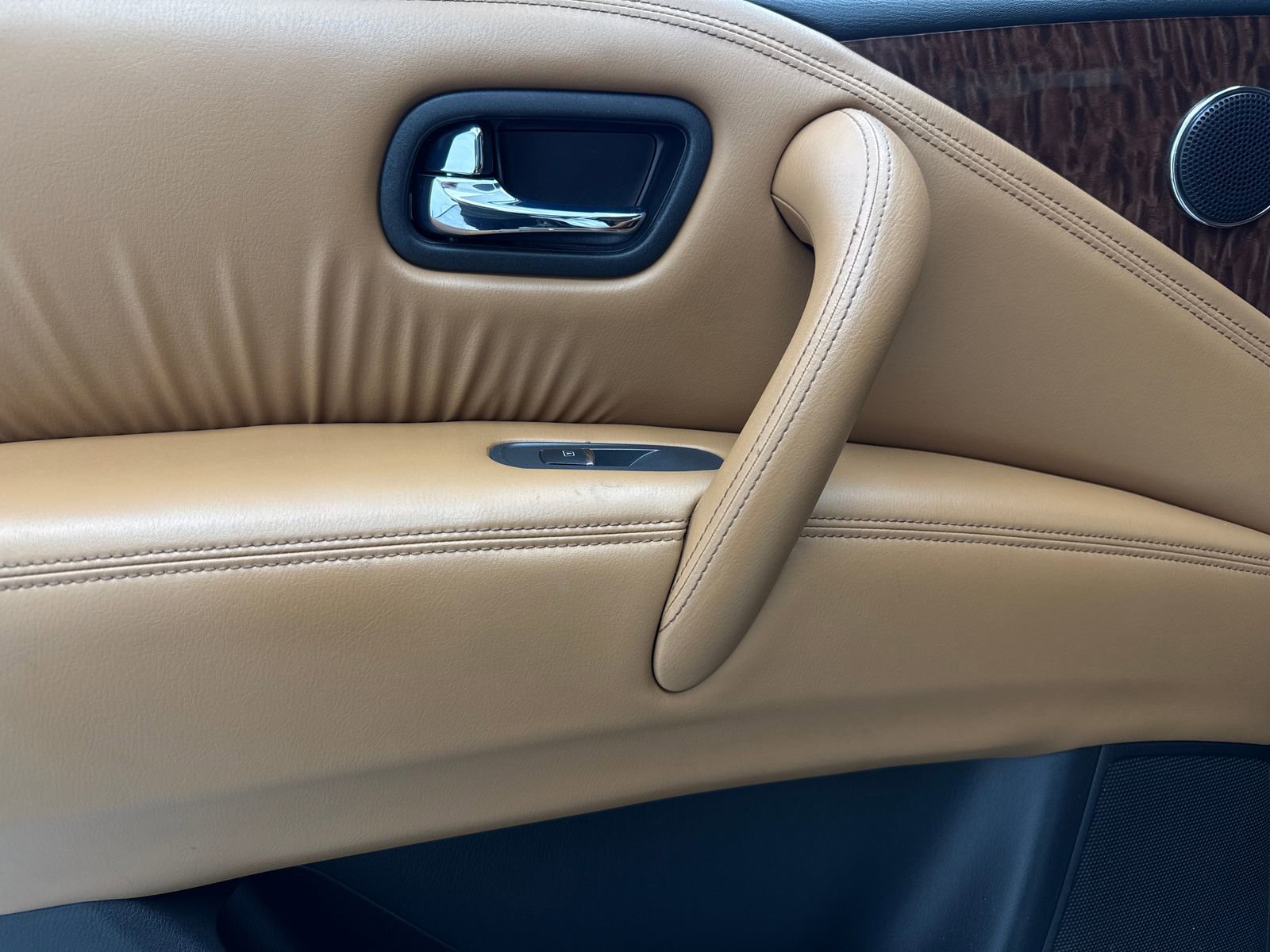 Used 2017 Nissan Armada Platinum w/ Interior Lighting Package image 39