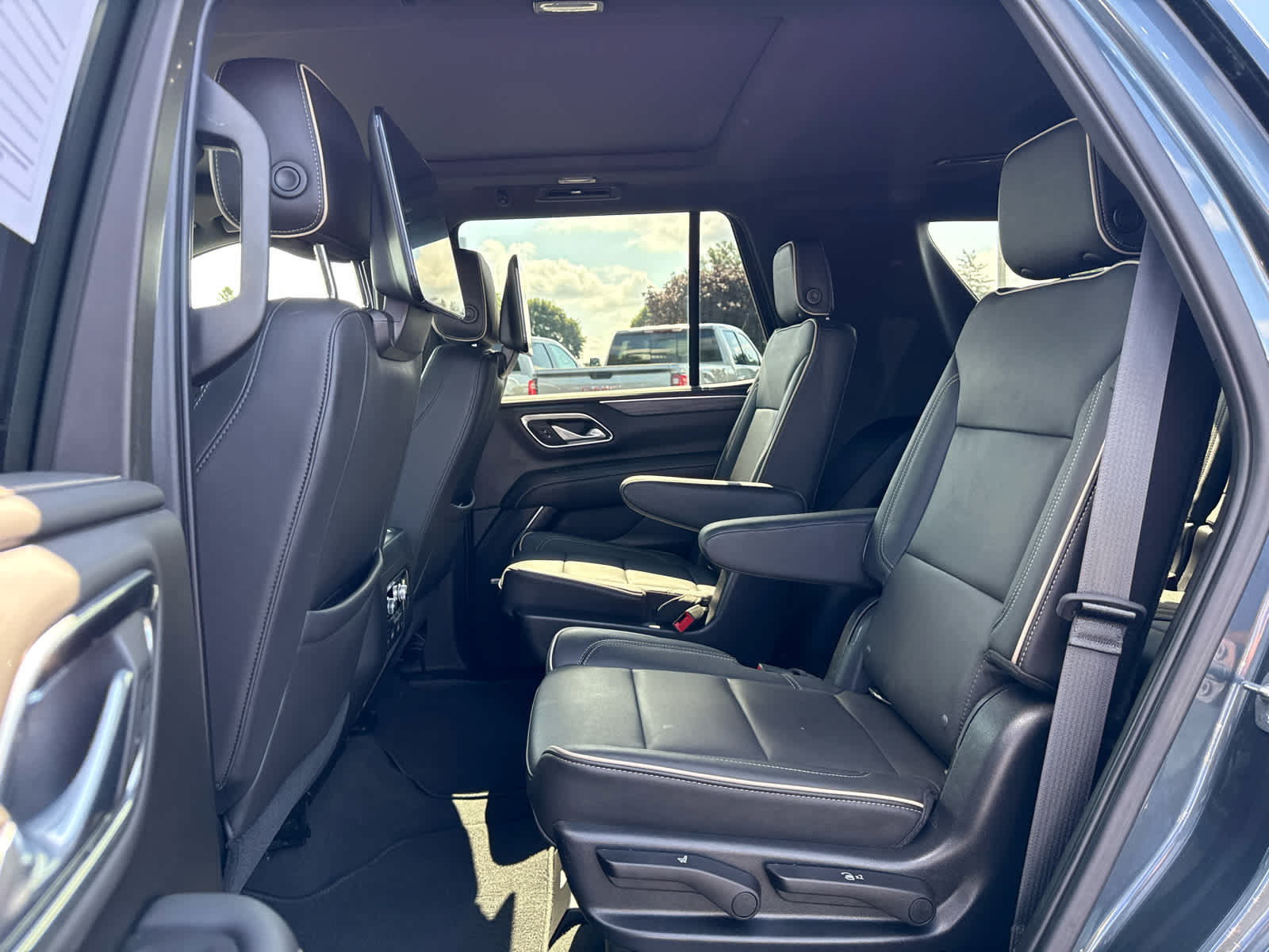 Certified 2021 GMC Yukon SLT w/ SLT Premium Package AWD/4WD image 23