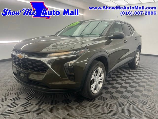 Used 2024 Chevrolet Trax LS FWD image 1
