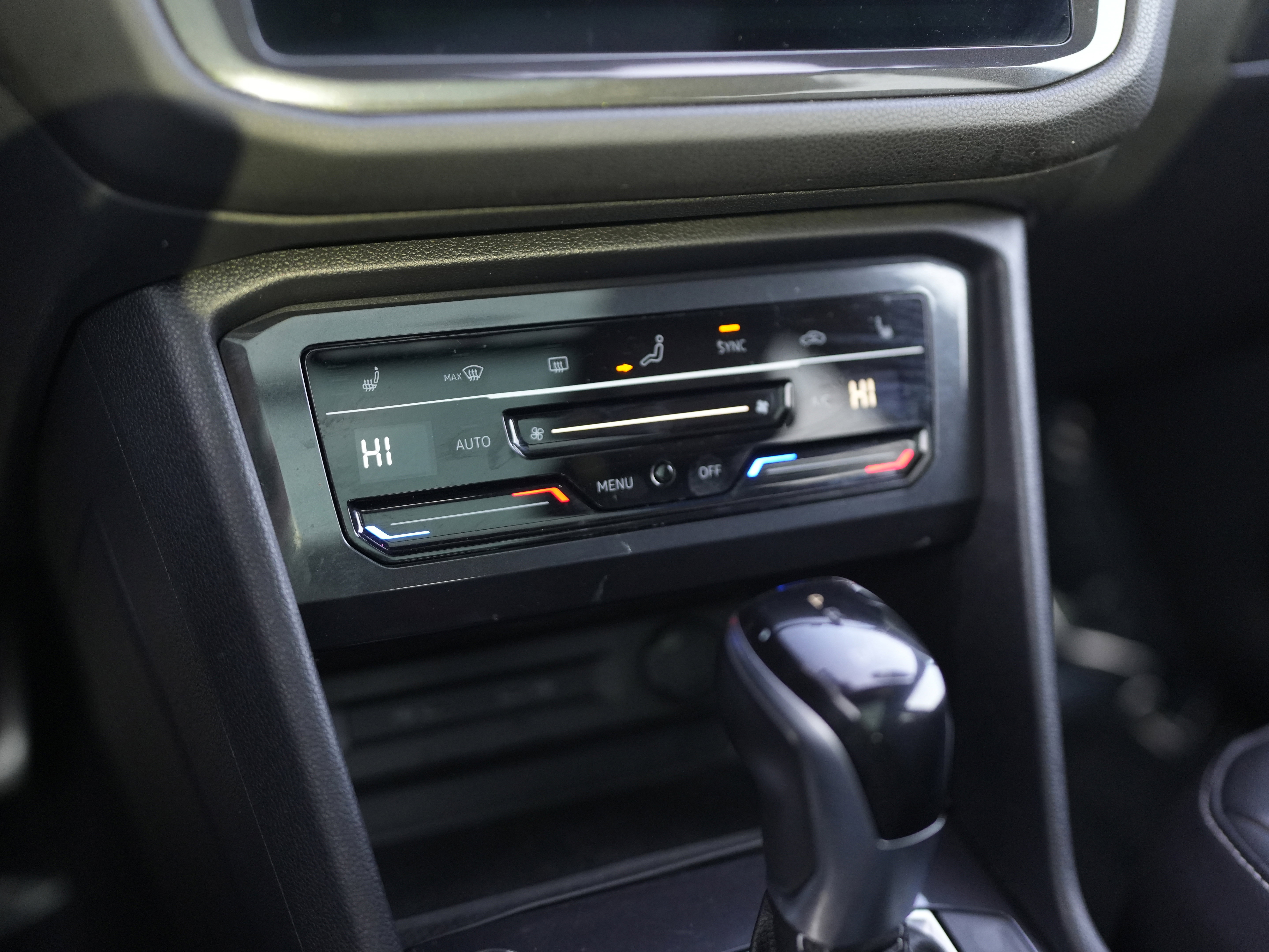 Used 2023 Volkswagen Tiguan SE R-Line image 15