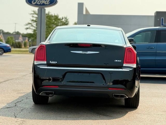 Used 2017 Chrysler 300 Touring w/ Value Package RWD image 38