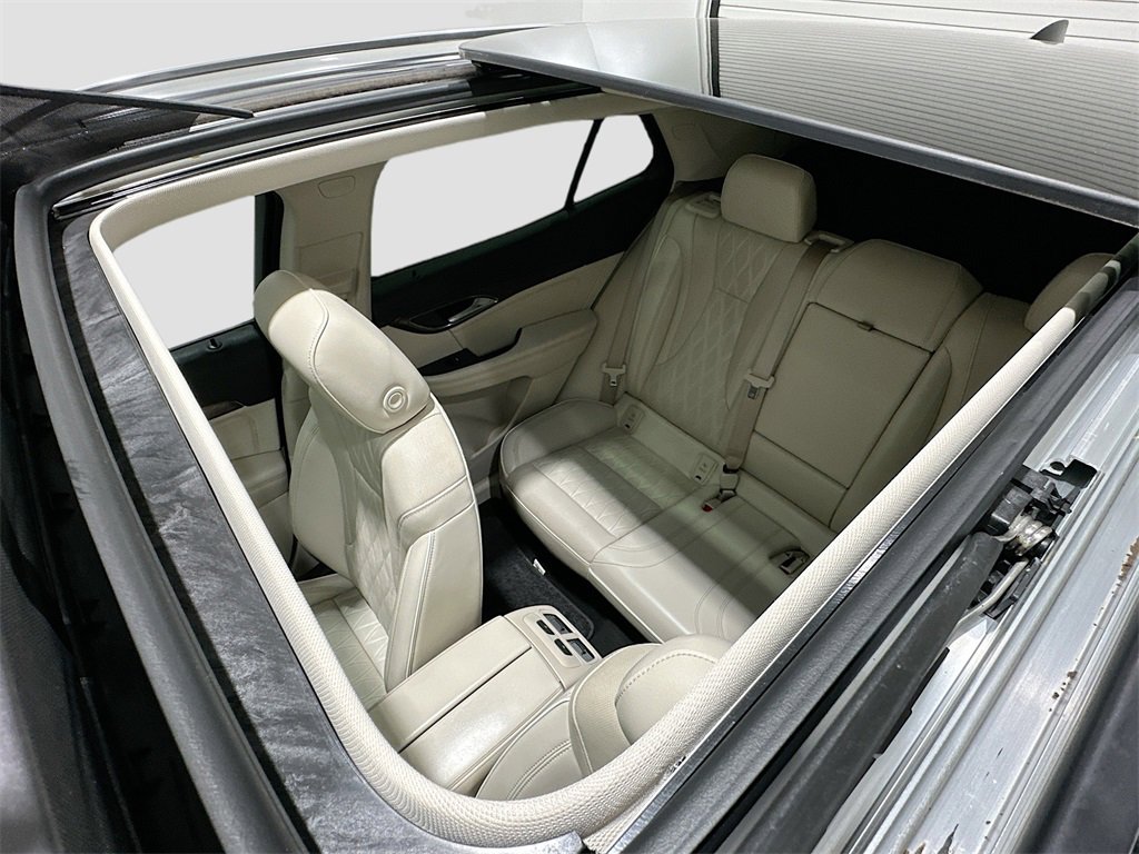 Used 2022 Buick Envision Avenir w/ Technology Package II image 22