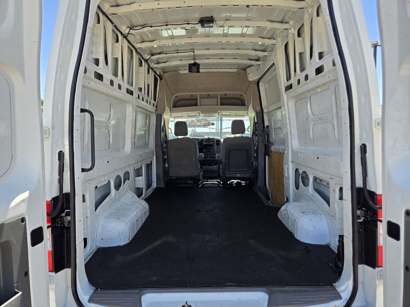 Used 2018 Nissan NV 2500 S RWD image 9