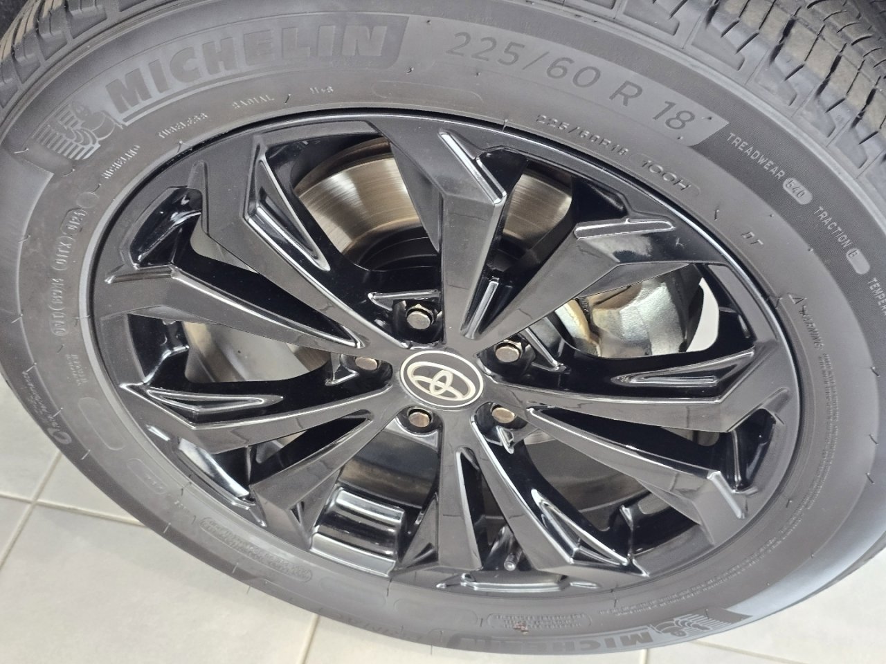 Used 2024 Toyota RAV4 XSE AWD/4WD image 8