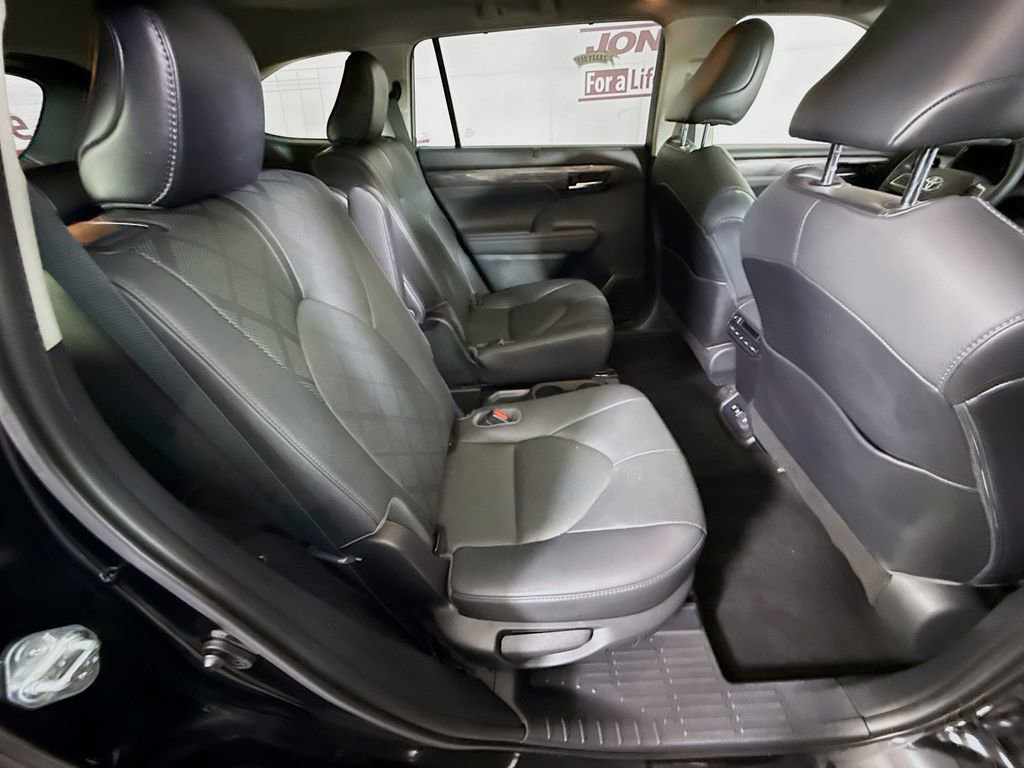 Certified 2021 Toyota Highlander Platinum image 34