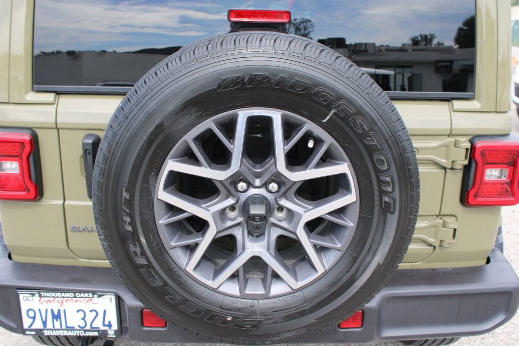 Used 2026 Jeep Wrangler Sahara AWD/4WD image 9