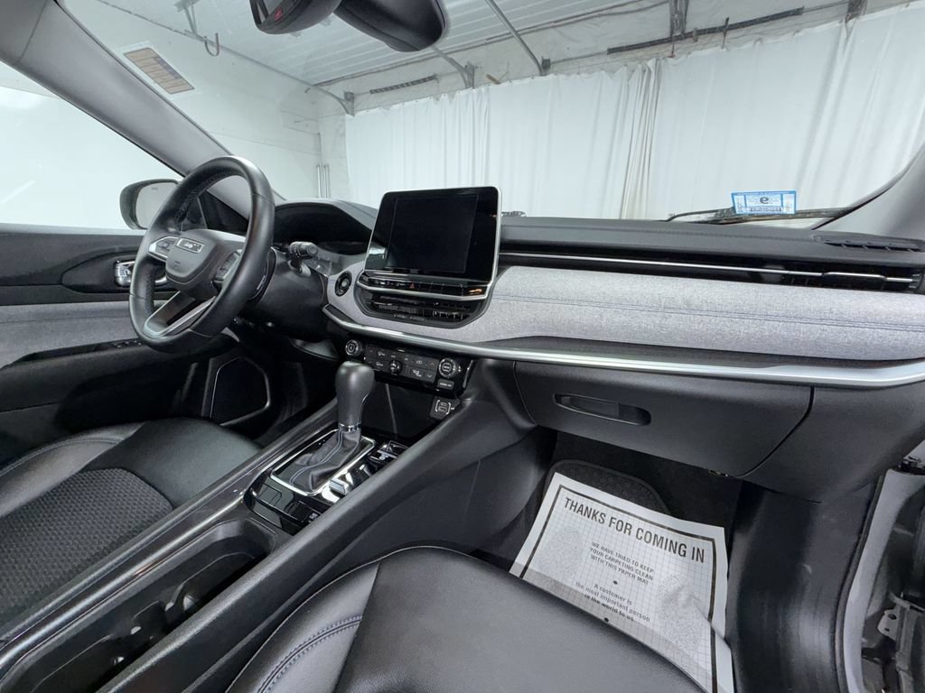 Used 2022 Jeep Compass Latitude w/ Convenience Group AWD/4WD image 22