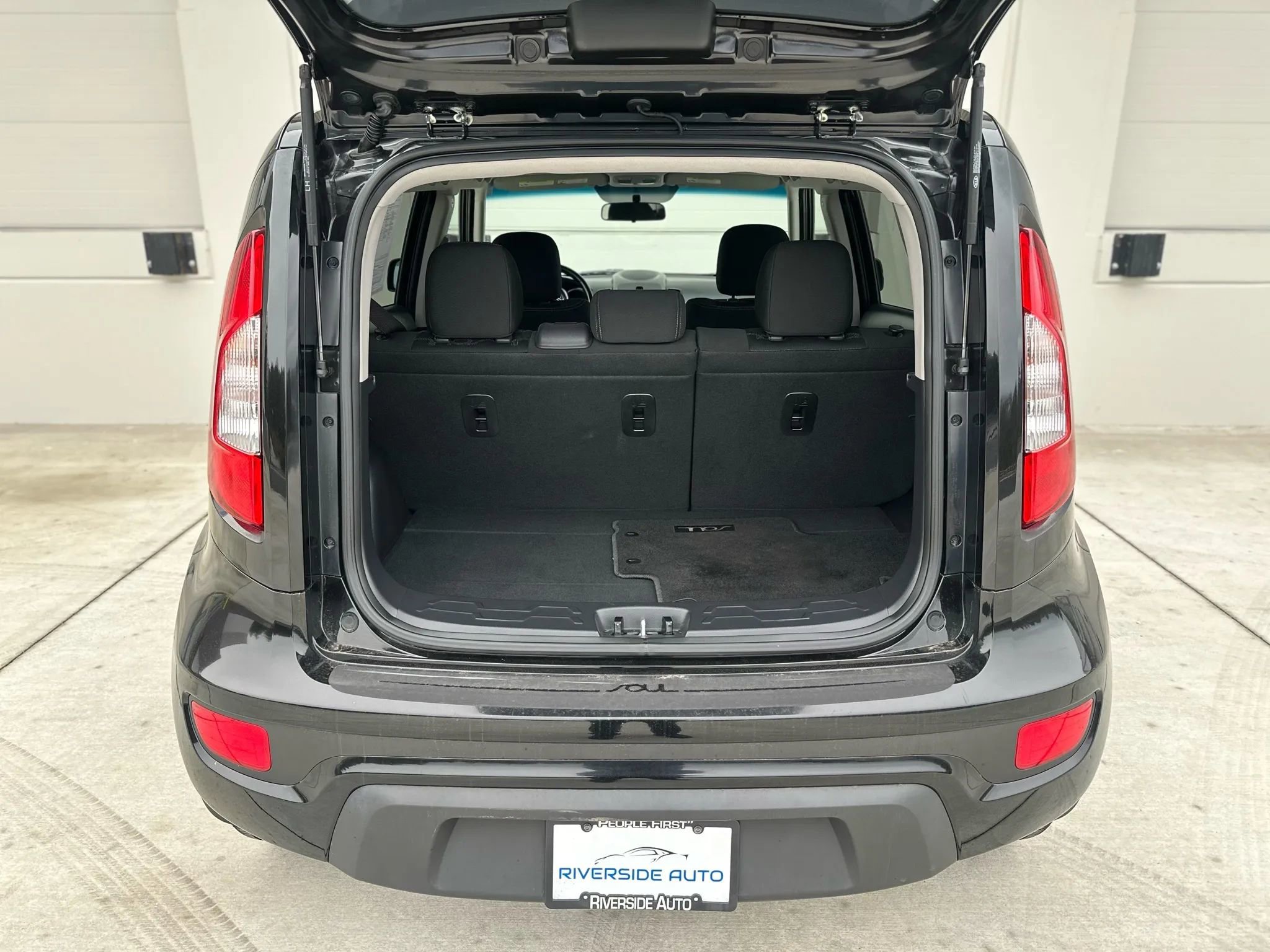 Used 2013 Kia Soul + w/ Audio Pkg image 12