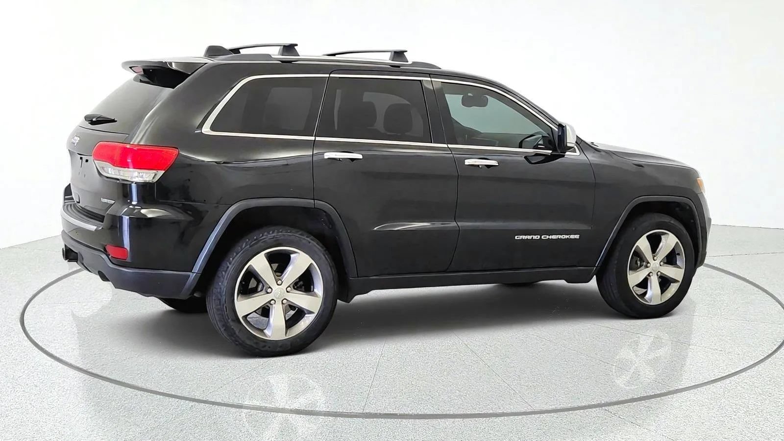 Used 2015 Jeep Grand Cherokee Limited w/ Trailer Tow Group IV AWD/4WD image 9