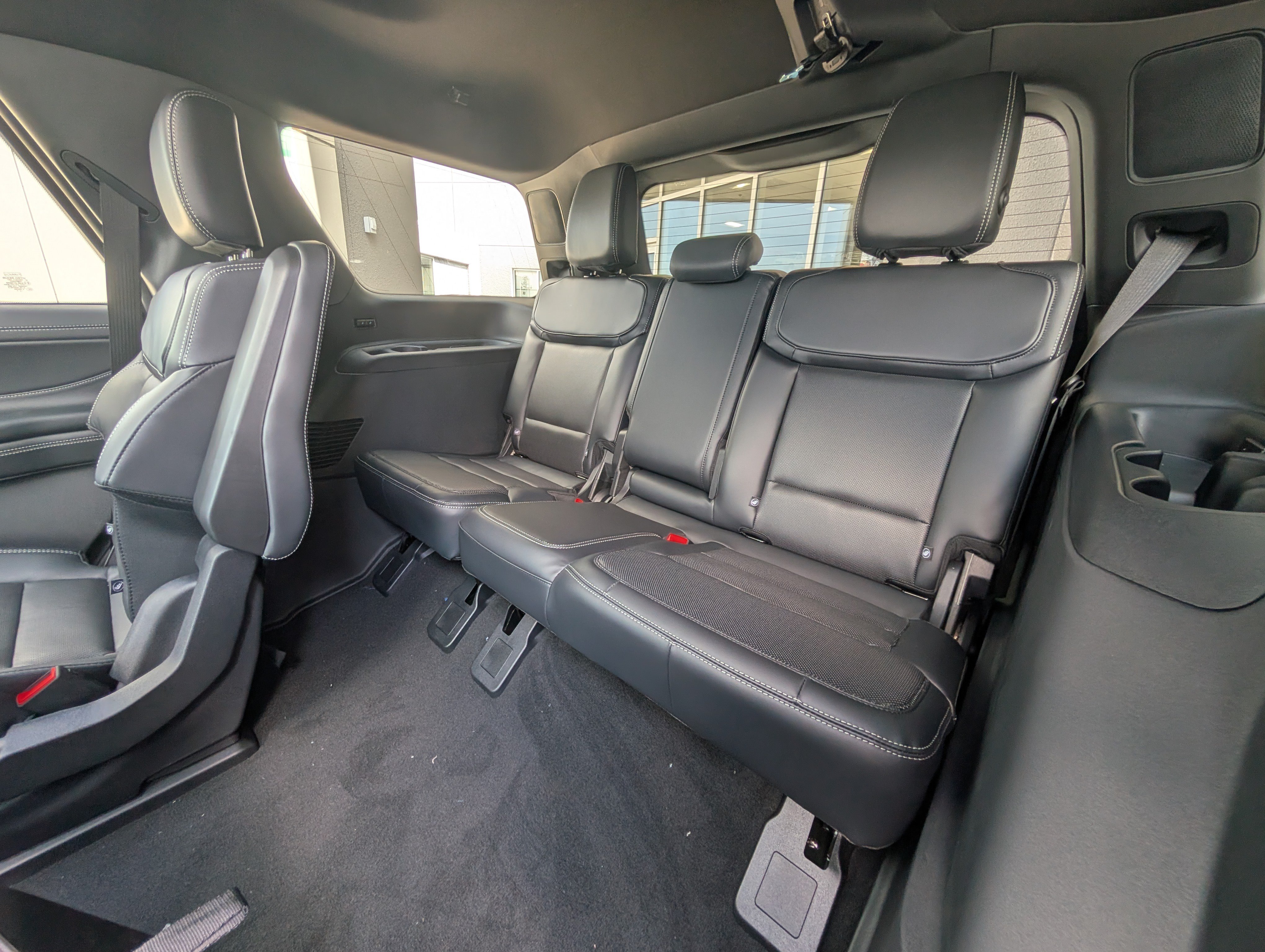 New 2027 Ford Expedition Platinum w/ Stealth Appearance Package AWD/4WD image 12
