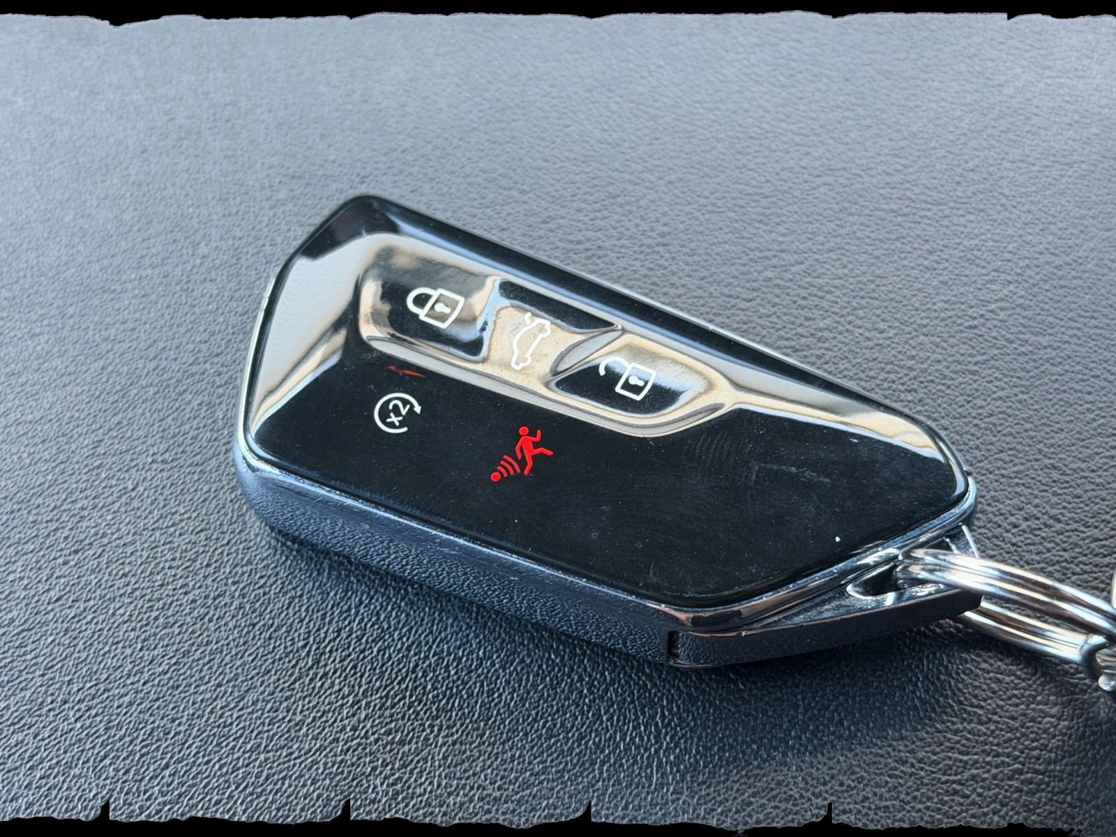 Used 2025 Volkswagen Atlas Cross Sport SE FWD image 27