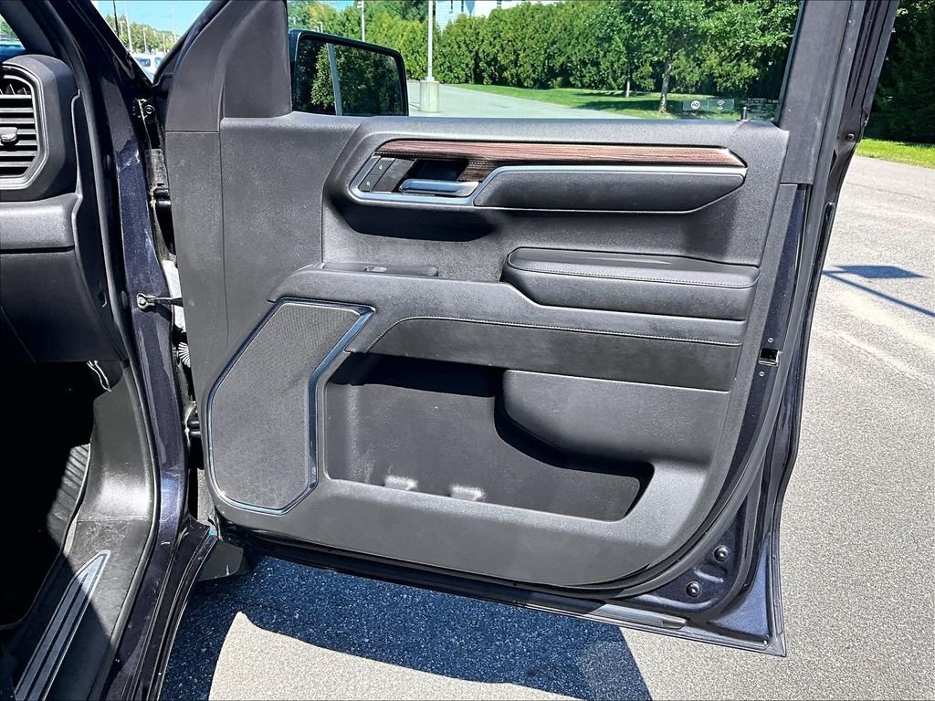 Used 2023 Chevrolet Silverado 1500 LT AWD/4WD image 12