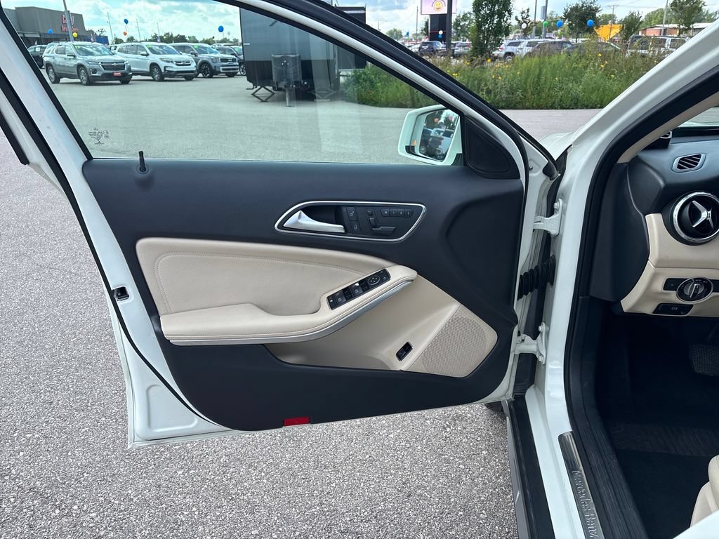 Used 2016 Mercedes-Benz GLA 250 image 13