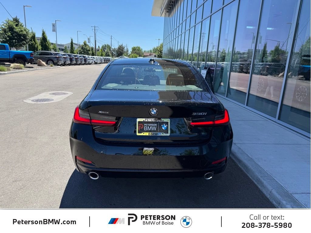 New 2026 BMW 330i xDrive Sedan w/ Premium Package AWD/4WD image 4