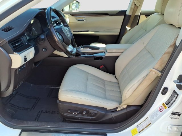 Used 2016 Lexus ES 350 w/ Luxury Package w/Wood Trim FWD image 4