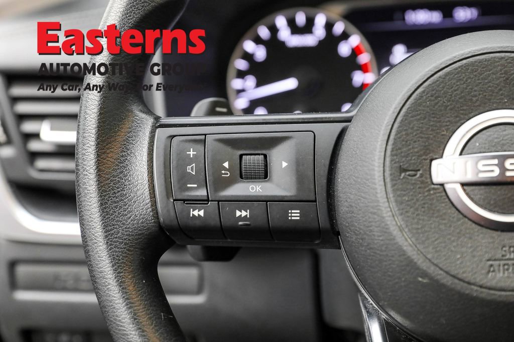 Used 2022 Nissan Rogue S image 15