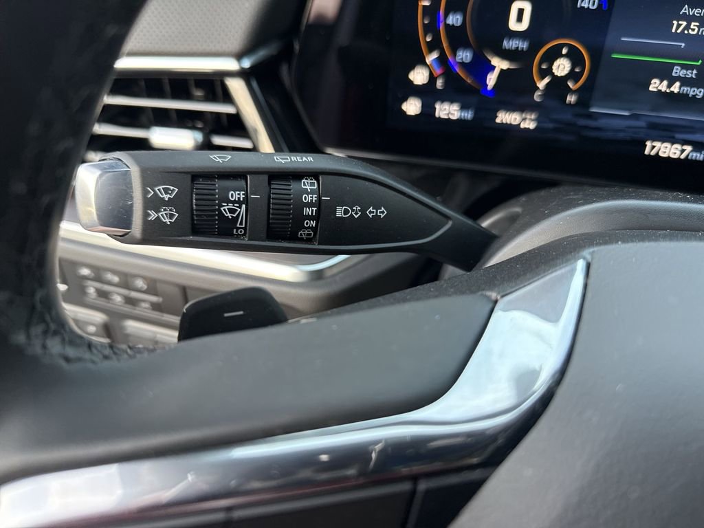 Used 2025 Chevrolet Suburban Premier AWD/4WD image 18