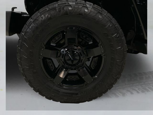 Used 2016 Jeep Wrangler Unlimited Sahara w/ Dual Top Group image 18