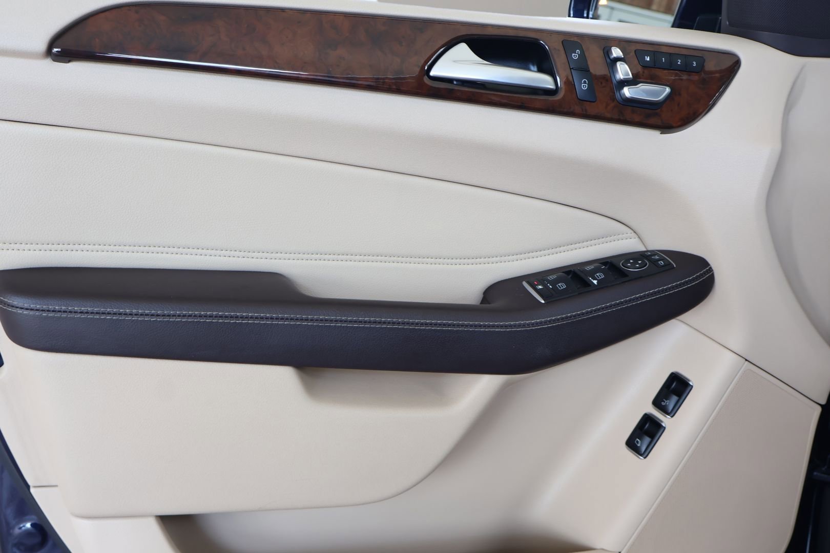 Used 2019 Mercedes-Benz GLS 450 4MATIC image 9