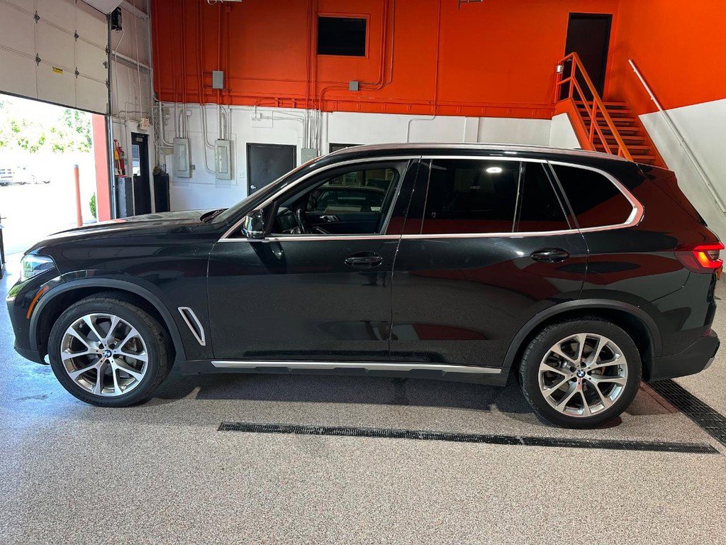 Used 2020 BMW X5 xDrive50i w/ Premium Package AWD/4WD image 4