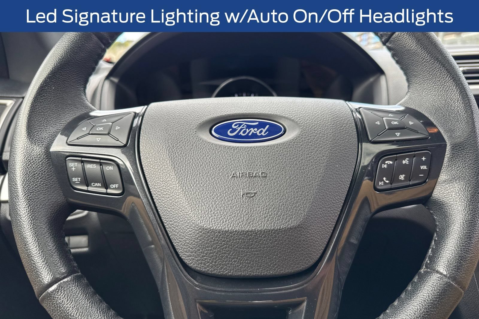 Used 2017 Ford Explorer XLT w/ Equipment Group 202A AWD/4WD image 31