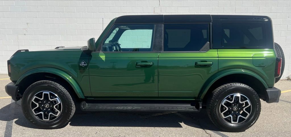 Used 2025 Ford Bronco Outer Banks AWD/4WD image 2