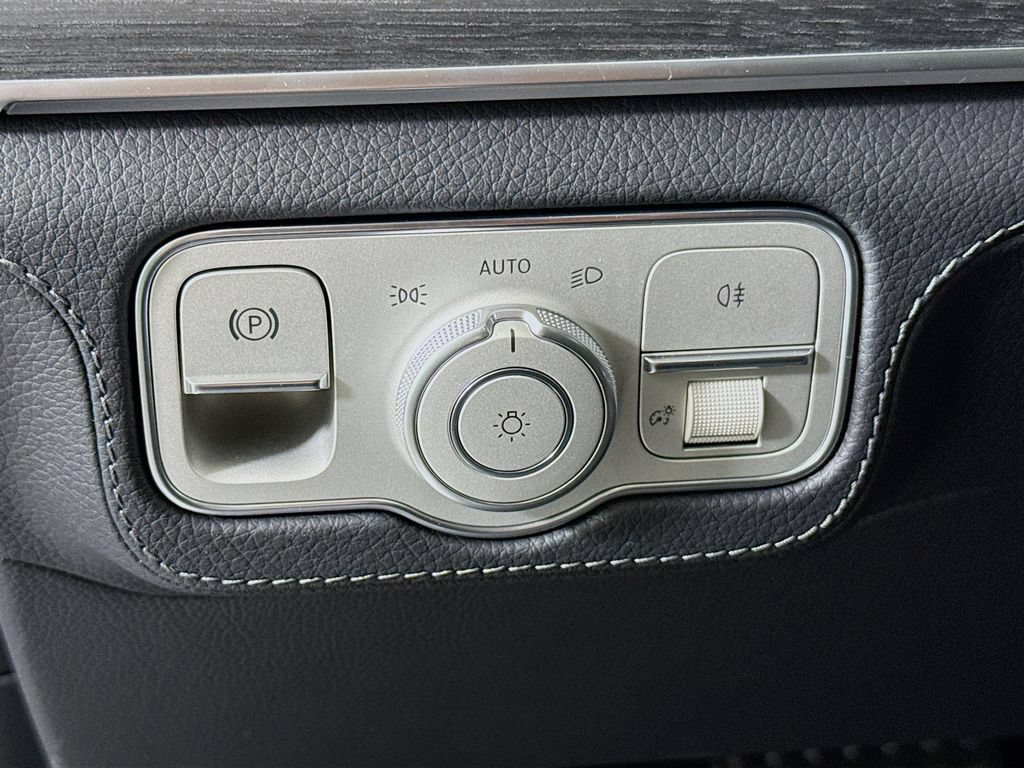 New 2026 Mercedes-Benz GLS 580 4MATIC image 10