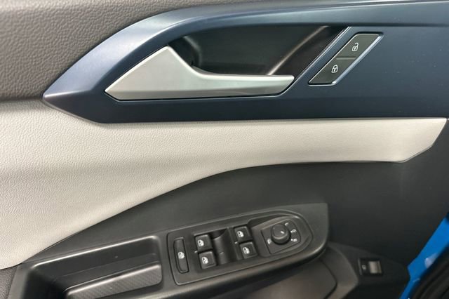 Certified 2023 Volkswagen Taos SE w/ Panoramic Sunroof Package FWD image 13