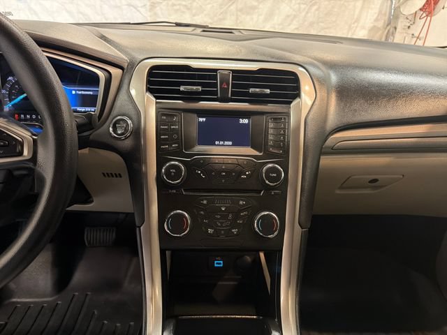 Used 2018 Ford Fusion SE FWD image 17