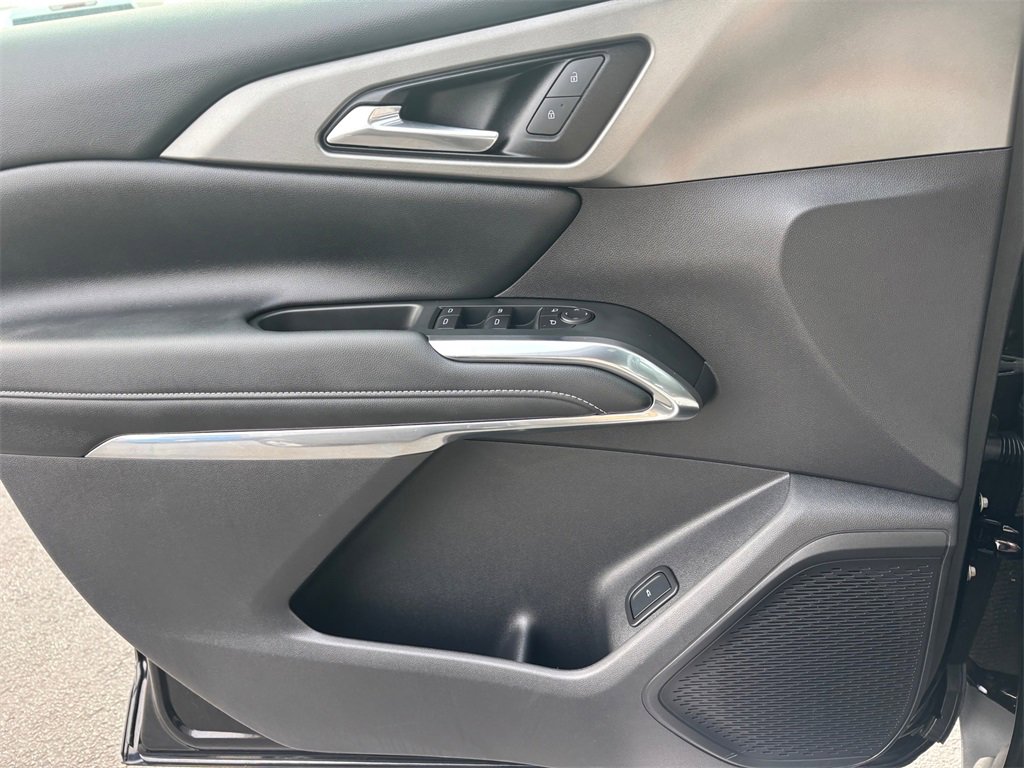 Used 2025 Chevrolet Traverse LT image 21