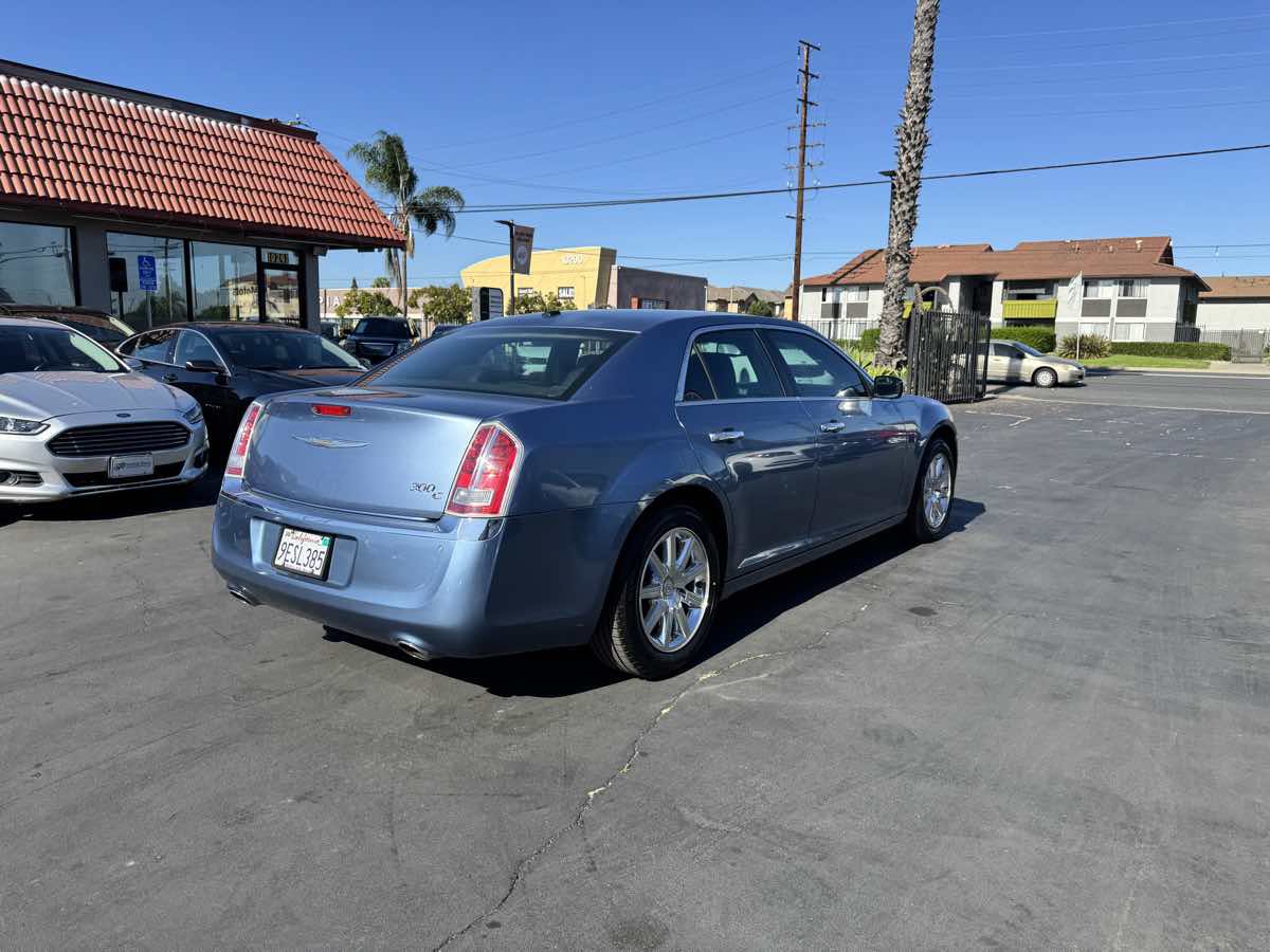 Used 2011 Chrysler 300 C RWD image 6