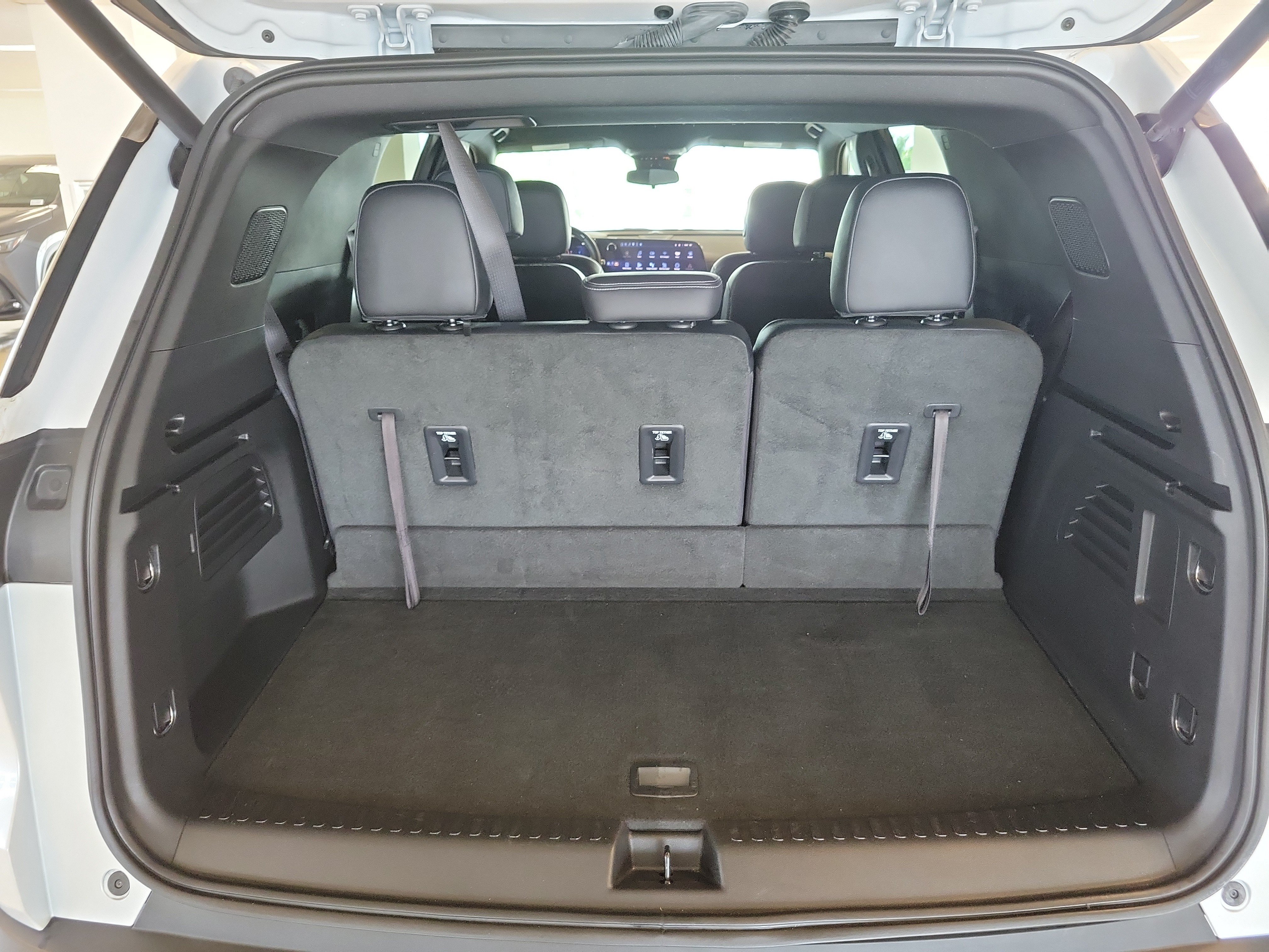 Used 2024 Chevrolet Traverse LT w/ Enhanced Driving Package FWD image 12