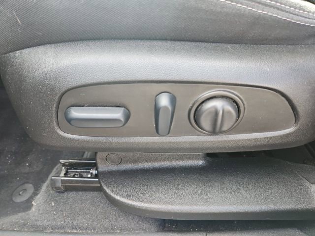 Used 2023 GMC Terrain SLE w/ Driver Convenience Package image 25