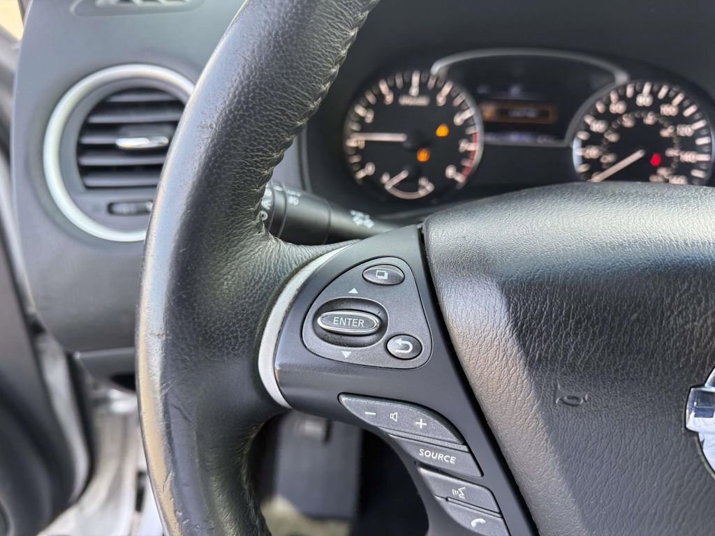 Used 2019 Nissan Pathfinder SV image 17