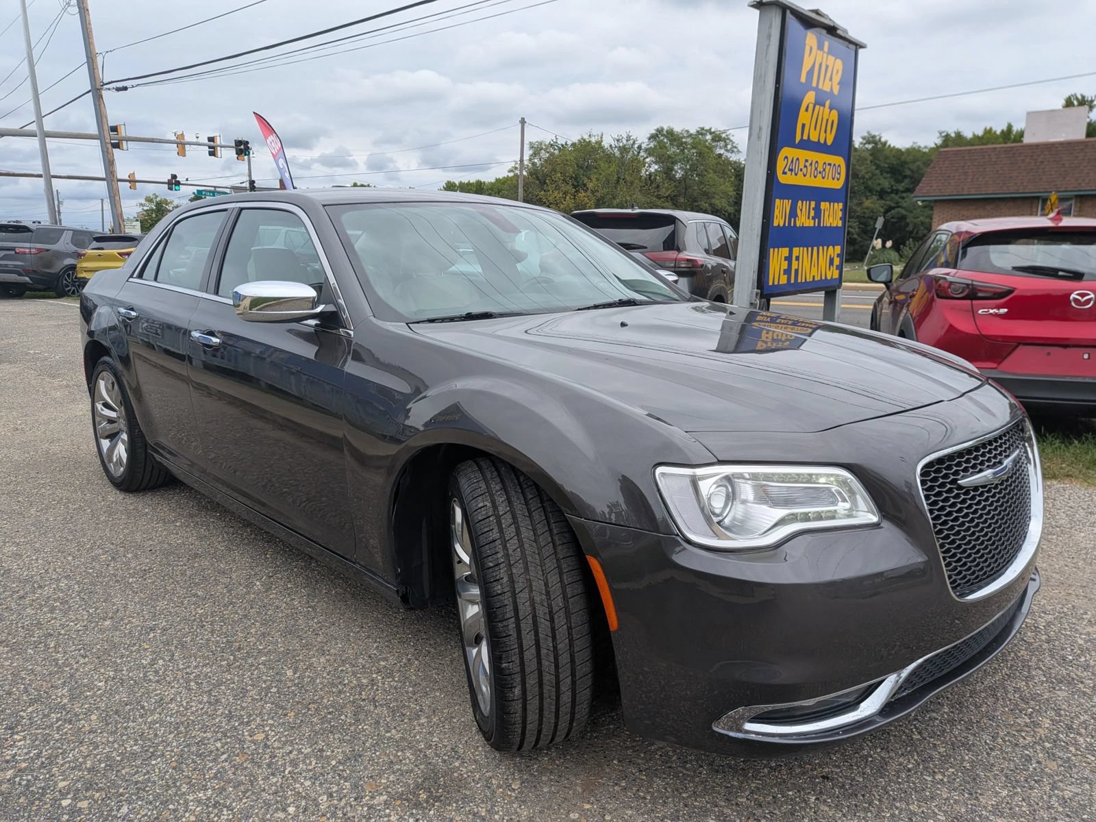 Used 2019 Chrysler 300 Limited RWD image 6